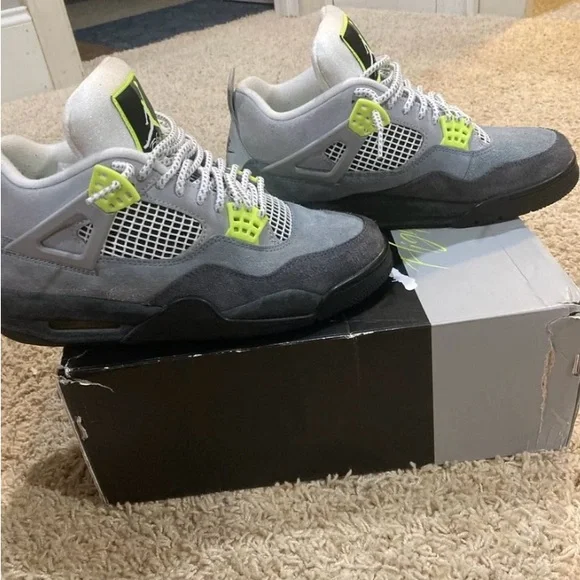 Jordan 4 Neon se - Picture 2 of 5